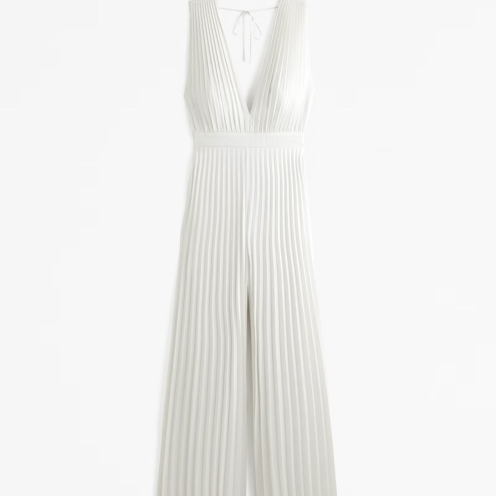 Elegant White Pleated Jumpsuit